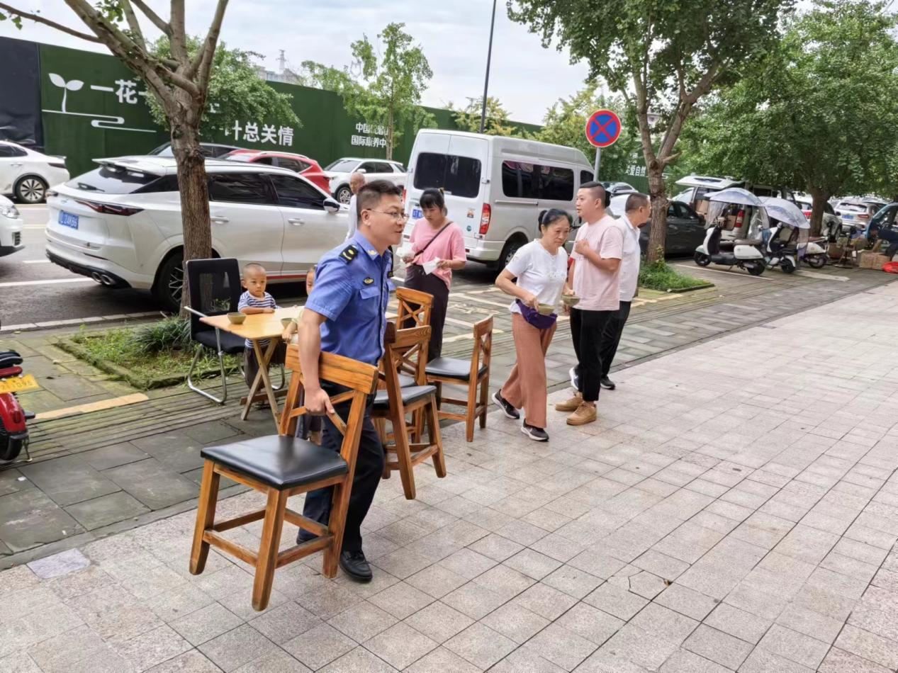 文明劝导占道经营现象