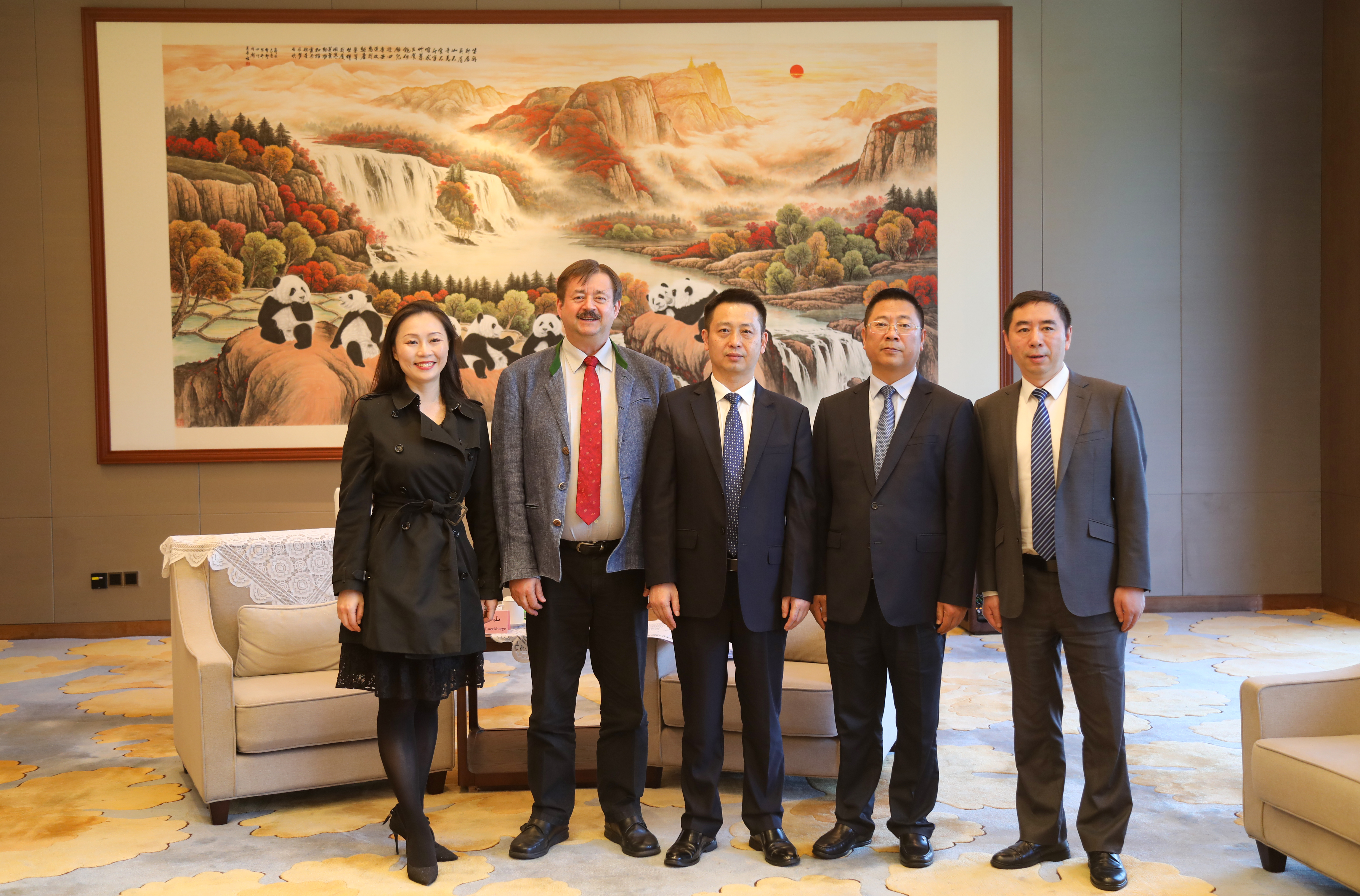 eaae4d16b83e4630b640120c6bcc4363