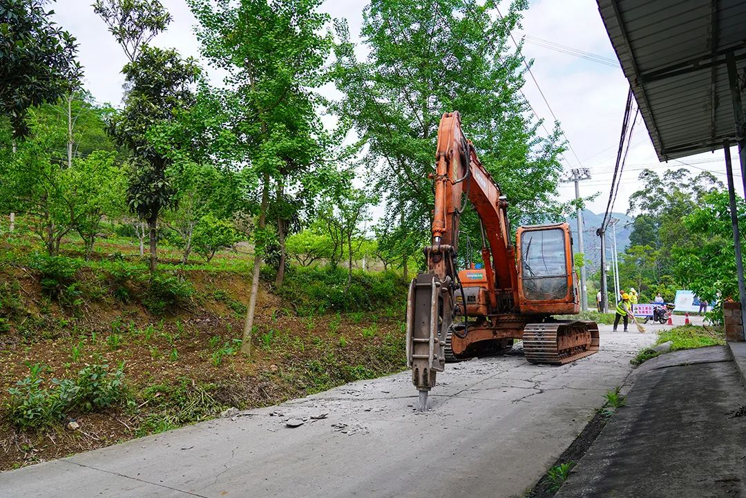 道路施工现场图片