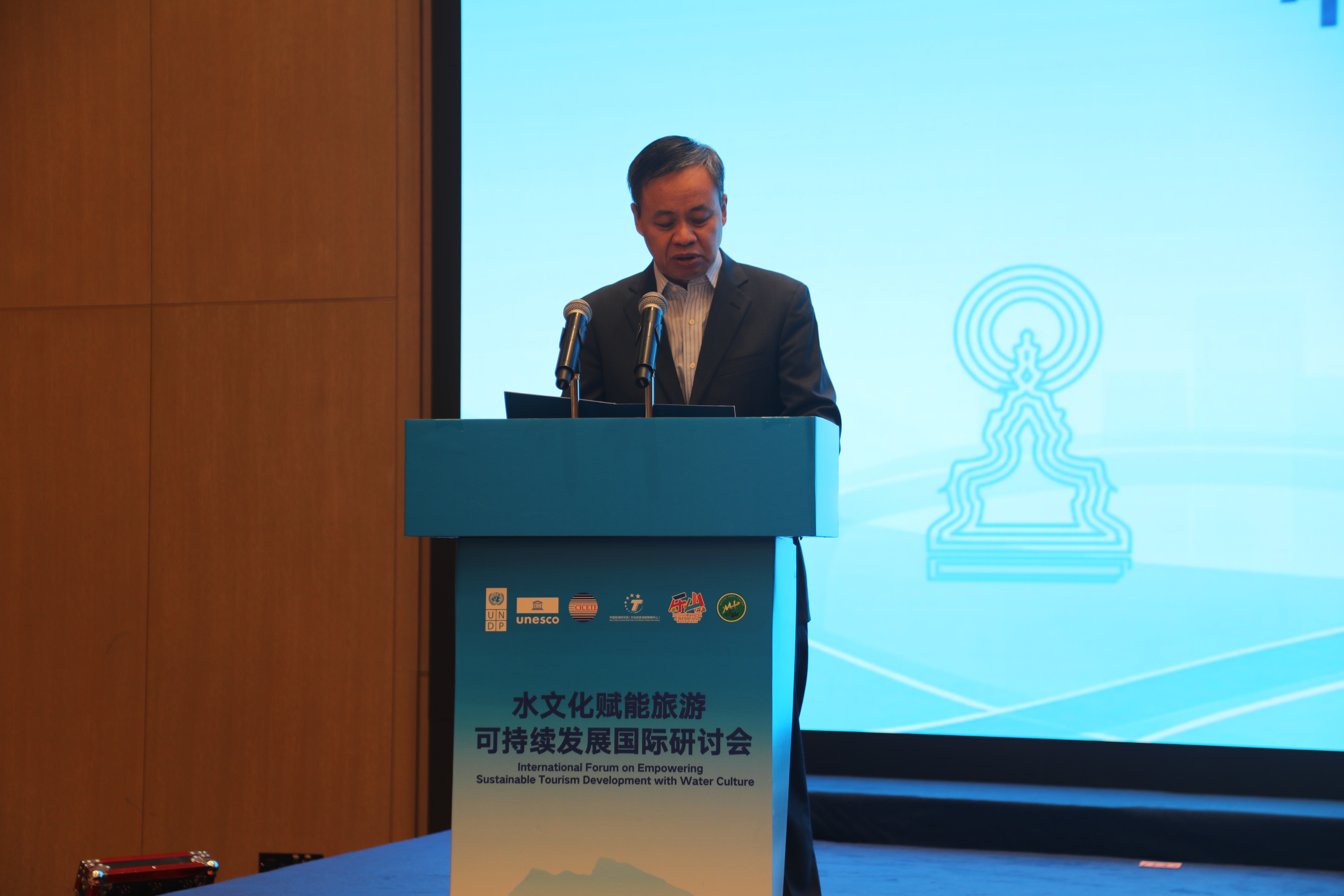 8468072f42e54d90999a681821af2b9305