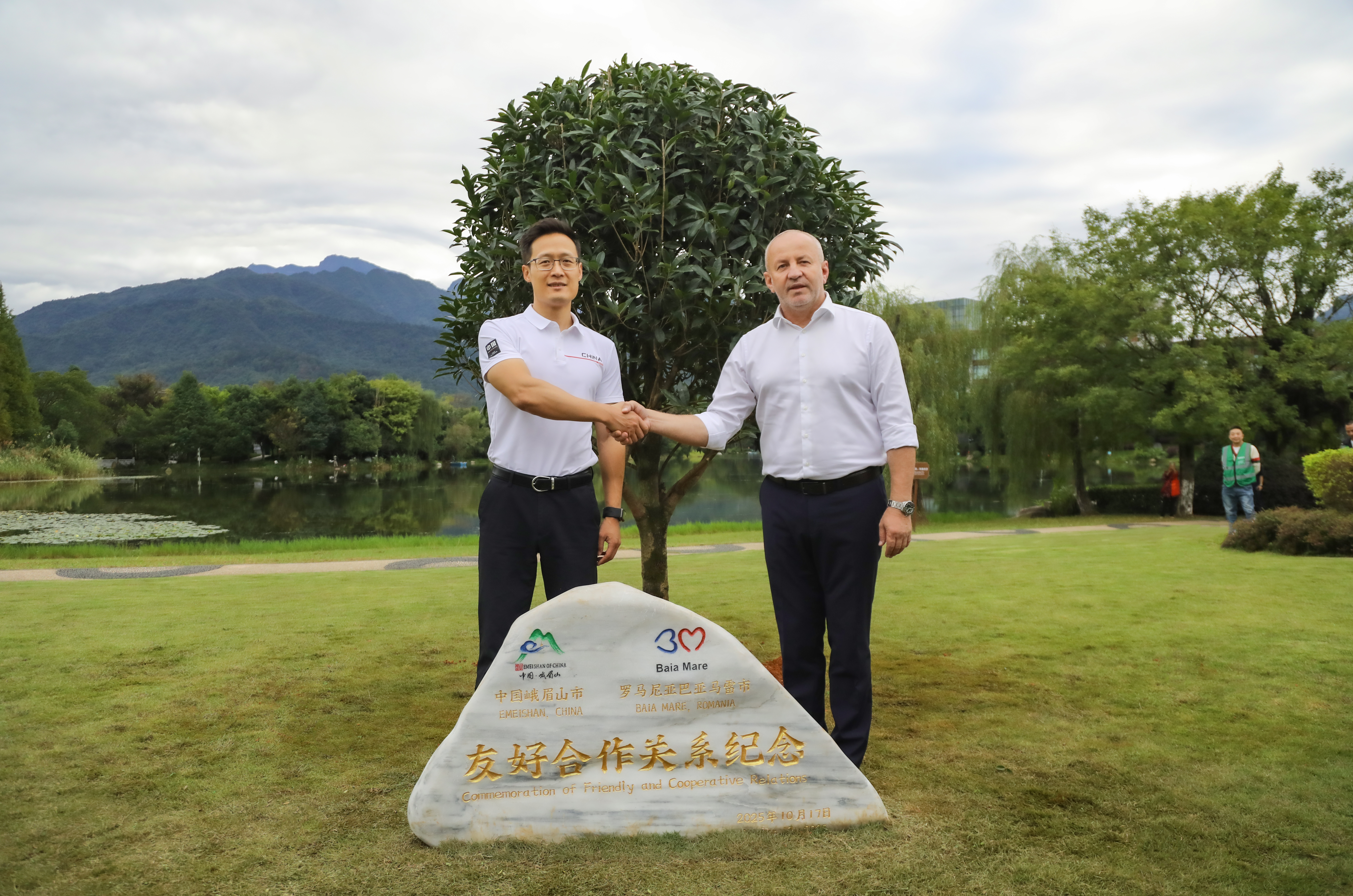 00dda79b80ee4c13987713cf41f3018e06