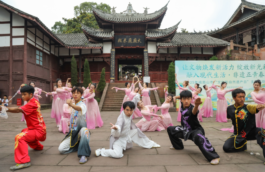 5946a19a25ed45bbb3b114699ffc84f302