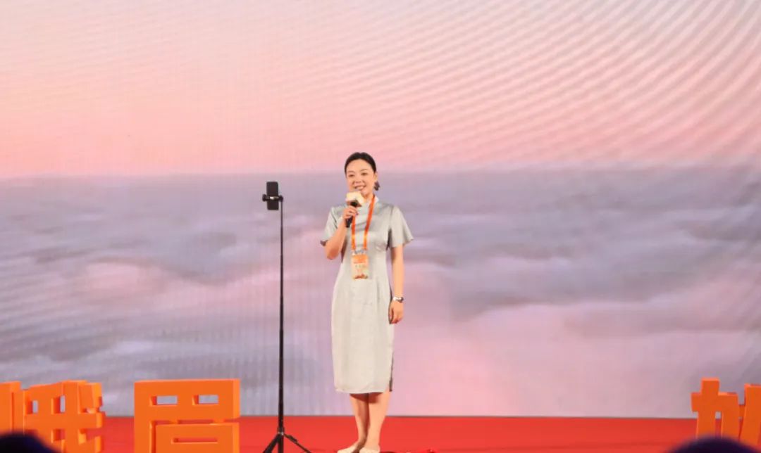 f7a6f4d20d2a4027bcb0eed71d2a614402